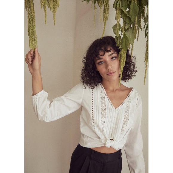 Vetta Capsule Lace Button Up Blouse - Picture 3 of 7